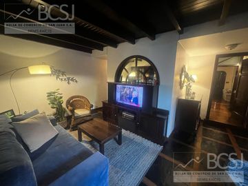 Casa en  Av. Libertador entre Salta y Av. España