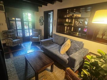 Casa en  Av. Libertador entre Salta y Av. España