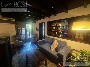 Casa en  Av. Libertador entre Salta y Av. España