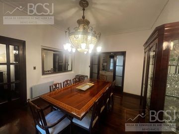 Casa en  Av. Libertador entre Salta y Av. España