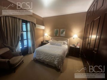 Casa en  Av. Libertador entre Salta y Av. España
