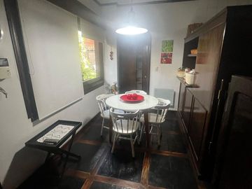 Casa en  Av. Libertador entre Salta y Av. España