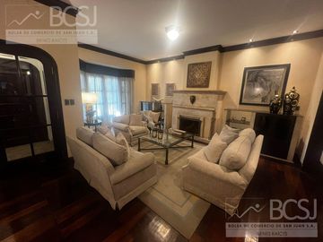 Casa en  Av. Libertador entre Salta y Av. España