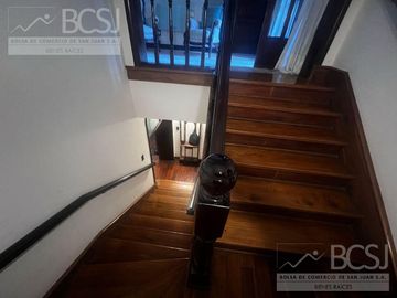 Casa en  Av. Libertador entre Salta y Av. España