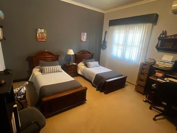 Casa en  Av. Libertador entre Salta y Av. España