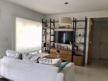 NORDELTA. Lago del Sendero. 4 ambientes. PB con jardín. lago