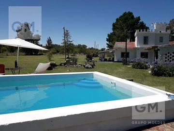 Excelente casa quinta en venta con pileta, quincho y parrilla!
