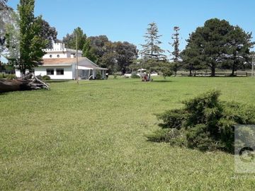 Excelente casa quinta en venta con pileta, quincho y parrilla!