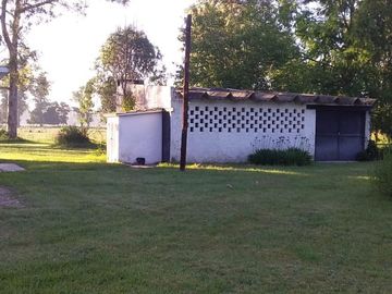 Excelente casa quinta en venta con pileta, quincho y parrilla!