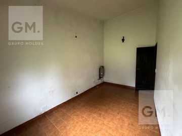 Excelente casa quinta en venta con pileta, quincho y parrilla!