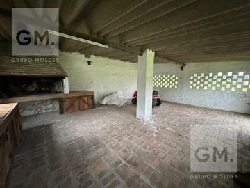 Excelente casa quinta en venta con pileta, quincho y parrilla!