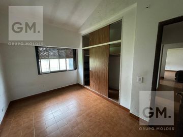 Excelente casa quinta en venta con pileta, quincho y parrilla!
