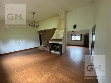 Excelente casa quinta en venta con pileta, quincho y parrilla!