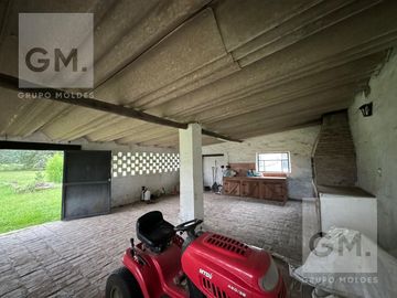 Excelente casa quinta en venta con pileta, quincho y parrilla!