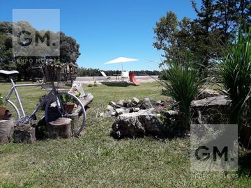 Excelente casa quinta en venta con pileta, quincho y parrilla!