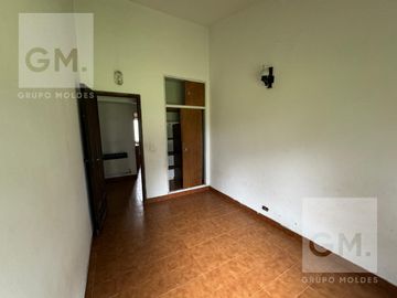 Excelente casa quinta en venta con pileta, quincho y parrilla!