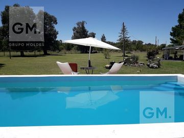 Excelente casa quinta en venta con pileta, quincho y parrilla!