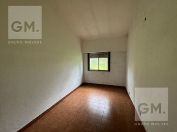 Excelente casa quinta en venta con pileta, quincho y parrilla!
