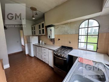 Excelente casa quinta en venta con pileta, quincho y parrilla!