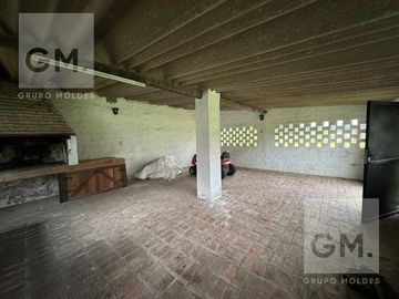 Excelente casa quinta en venta con pileta, quincho y parrilla!