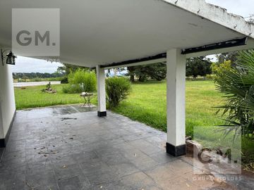 Excelente casa quinta en venta con pileta, quincho y parrilla!