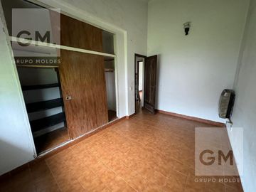 Excelente casa quinta en venta con pileta, quincho y parrilla!