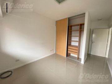 Departamento de 1 dormitorio y cochera en venta en Caballito