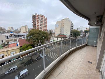 Departamento de 1 dormitorio y cochera en venta en Caballito