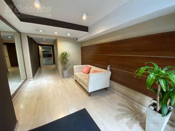 Departamento de 1 dormitorio y cochera en venta en Caballito