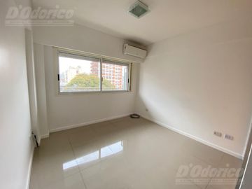 Departamento de 1 dormitorio y cochera en venta en Caballito