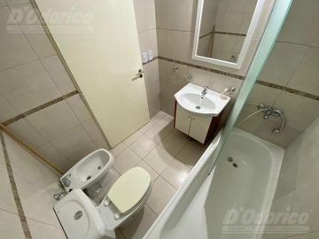 Departamento de 1 dormitorio y cochera en venta en Caballito