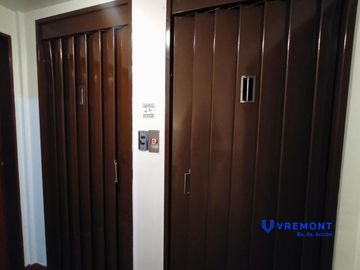 1 ambiente al frente con balcón. Super luminoso. A una cuadra de Av. Jujuy (Subte H)