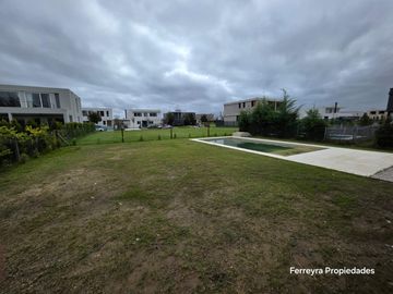 Venta de Casas 5 Ambientes con Pileta