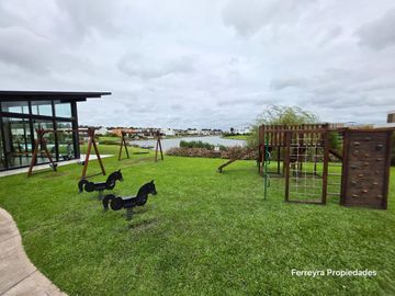 Venta de Casas 5 Ambientes con Pileta