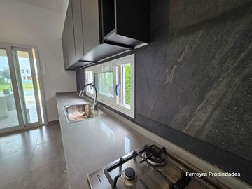 Venta de Casas 5 Ambientes con Pileta