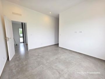 Venta de Casas 5 Ambientes con Pileta