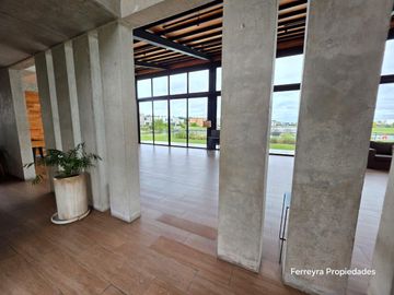 Venta de Casas 5 Ambientes con Pileta