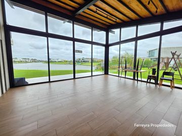 Venta de Casas 5 Ambientes con Pileta