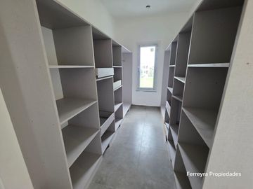 Venta de Casas 5 Ambientes con Pileta