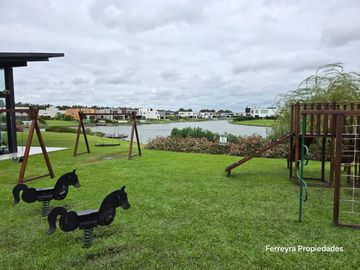 Venta de Casas 5 Ambientes con Pileta