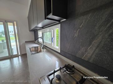 Venta de Casas 5 Ambientes con Pileta