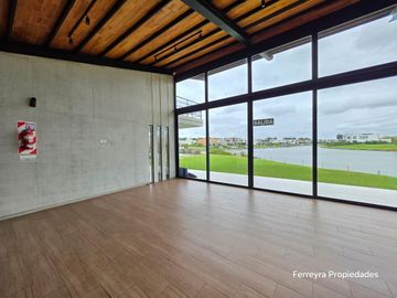 Venta de Casas 5 Ambientes con Pileta