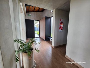 Venta de Casas 5 Ambientes con Pileta