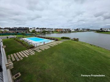 Venta de Casas 5 Ambientes con Pileta
