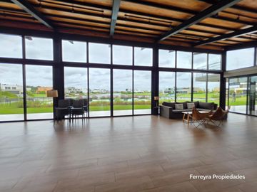 Venta de Casas 5 Ambientes con Pileta