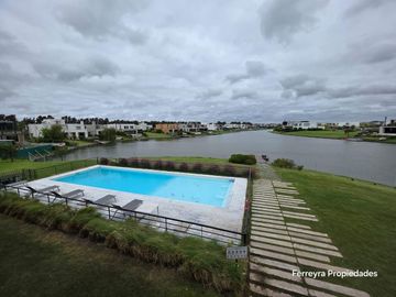 Venta de Casas 5 Ambientes con Pileta