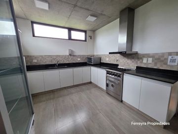 Venta de Casas 5 Ambientes con Pileta