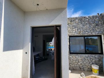 Casa a estrenar en venta - lote interno - con piscina - Barrio pilar del este