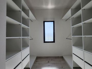 Casa a estrenar en venta - lote interno - con piscina - Barrio pilar del este