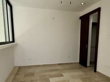 CASA EN VENTA MÉRIDA,  4 RECÁMARAS, PRIVADA PARQUE CENTRAL, CHOLUL